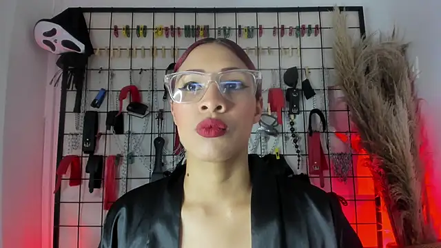 charrlotte quinn online show from November 28, 2025, 3:12 pm