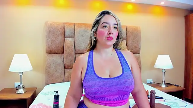 Snapshot of MiiaHot chatting on February 2, 2026, 7:46 pm MiiaHot online show from February 2, 2026, 7:46 pm