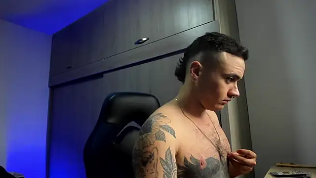 male pussy online show from December 4, 2025, 9:25 pm