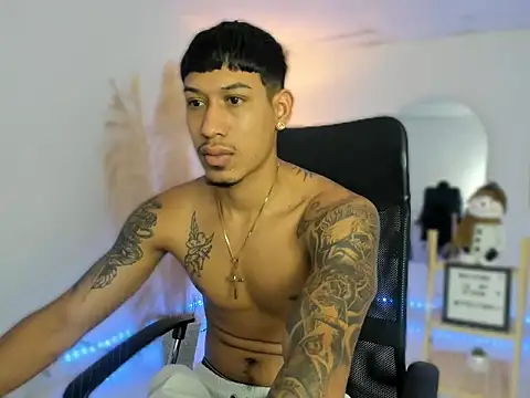 Snapshot of slim_master12 chatting on December 3, 2025, 11:25 pm slim master12 online show from December 3, 2025, 11:25 pm