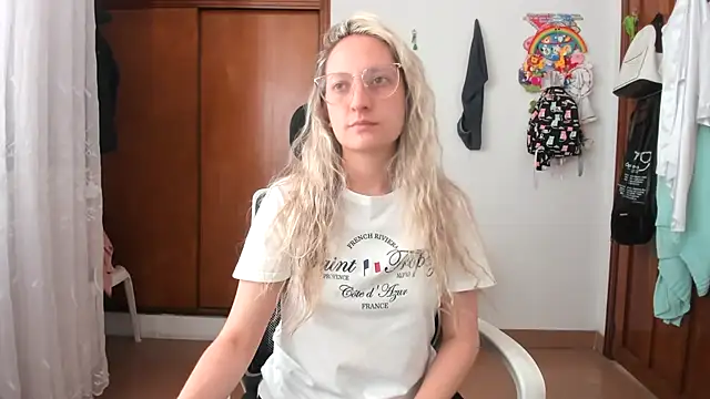 Adele johnsonn1 online show from November 20, 2025, 4:07 pm