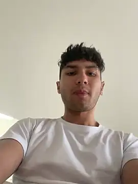 Snapshot of Valerio_James7 chatting on February 27, 2025, 9:58 pm Valerio James7 online show from February 27, 2025, 9:58 pm