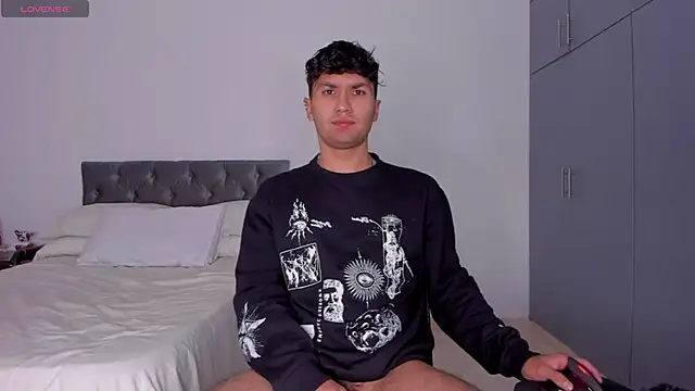 Snapshot of Valerio_James7 chatting on February 10, 2025, 10:09 pm Valerio James7 online show from February 10, 2025, 10:09 pm