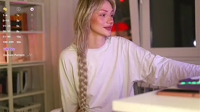 Snapshot of BabeHolly chatting on October 24, 2025, 6:40 pm BabeHolly online show from October 24, 2025, 6:40 pm