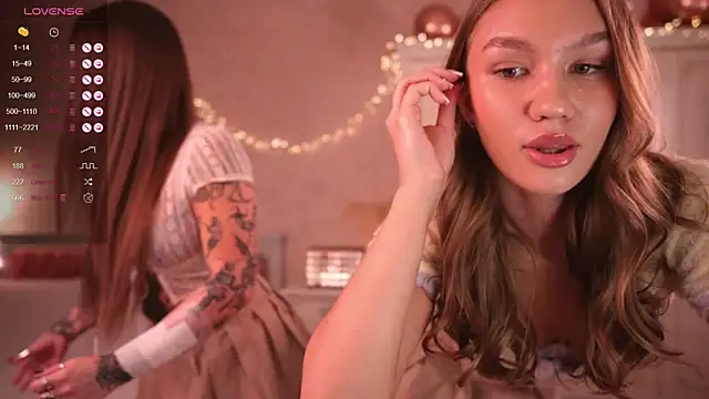 Snapshot of Shadowladyy chatting on December 17, 2025, 2:33 pm Shadowladyy online show from December 17, 2025, 2:33 pm