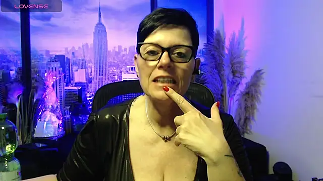 Snapshot of ninarandmann chatting on May 3, 2026, 3:48 pm ninarandmann online show from May 3, 2026, 3:48 pm