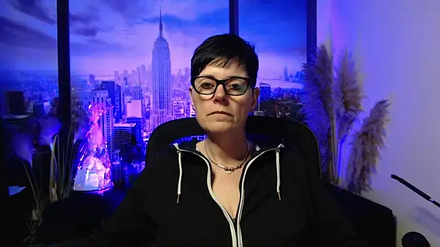 Snapshot of ninarandmann chatting on May 13, 2026, 4:03 pm ninarandmann online show from May 13, 2026, 4:03 pm