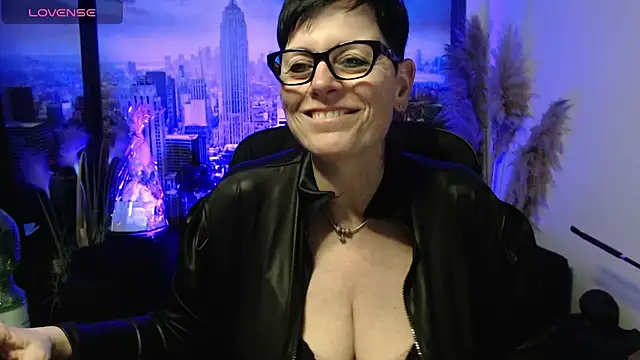 Snapshot of ninarandmann chatting on May 19, 2026, 2:02 pm ninarandmann online show from May 19, 2026, 2:02 pm