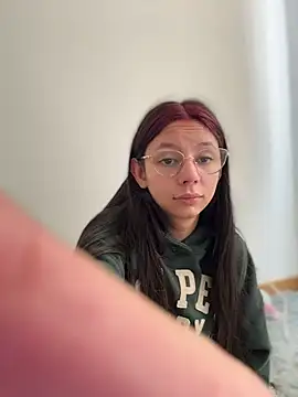 Snapshot of Bonniepark chatting on December 3, 2025, 6:07 pm Bonniepark online show from December 3, 2025, 6:07 pm