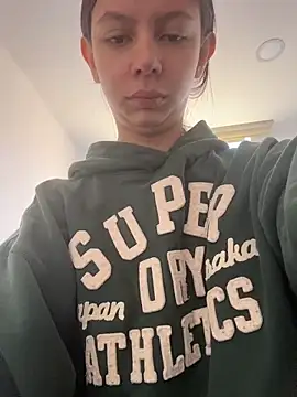 Snapshot of Bonniepark chatting on February 25, 2026, 5:02 pm Bonniepark online show from February 25, 2026, 5:02 pm