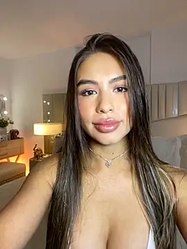  laura 02 online show from November 22, 2025, 5:45 pm