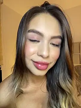  laura 02 online show from November 15, 2025, 10:25 pm