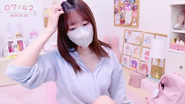 Snapshot of Yui-Ch chatting on January 4, 2025, 10:45 pm Yui-Ch online show from January 4, 2025, 10:45 pm