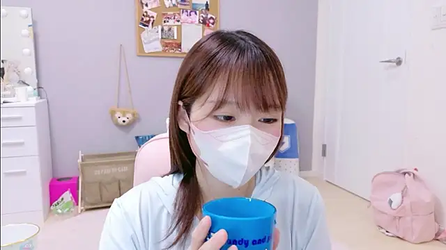 Snapshot of Yui-Ch chatting on November 16, 2025, 11:59 am Yui-Ch online show from November 16, 2025, 11:59 am