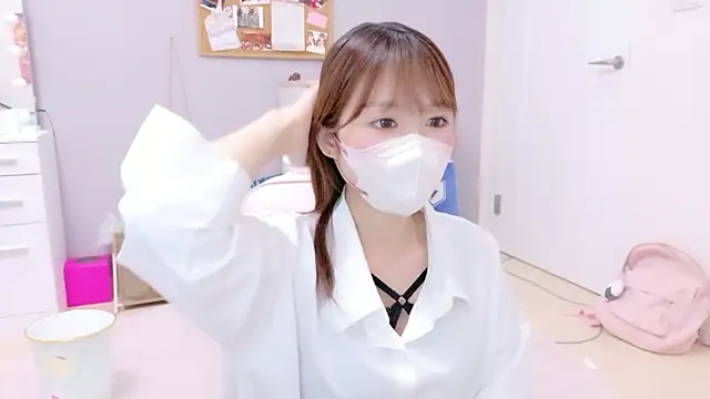 Snapshot of Yui-Ch chatting on November 7, 2025, 12:21 pm Yui-Ch online show from November 7, 2025, 12:21 pm