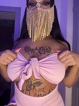 kamila french online show from February 24, 2026, 9:26 pm