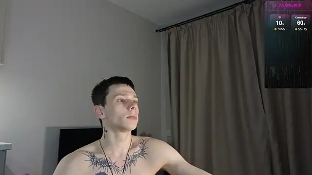 Snapshot of R1mmo__ chatting on November 11, 2025, 5:19 pm R1mmo online show from November 11, 2025, 5:19 pm