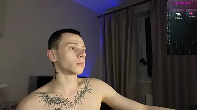 Snapshot of R1mmo__ chatting on October 4, 2025, 12:01 am R1mmo online show from October 4, 2025, 12:01 am