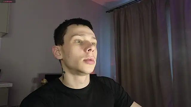 Snapshot of R1mmo__ chatting on October 27, 2025, 8:48 am R1mmo online show from October 27, 2025, 8:48 am