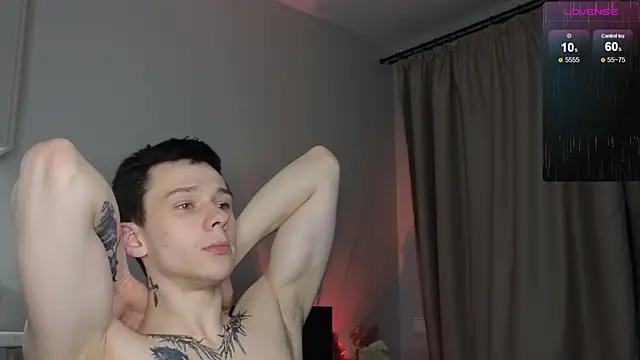 Snapshot of R1mmo__ chatting on November 15, 2025, 4:44 pm R1mmo online show from November 15, 2025, 4:44 pm