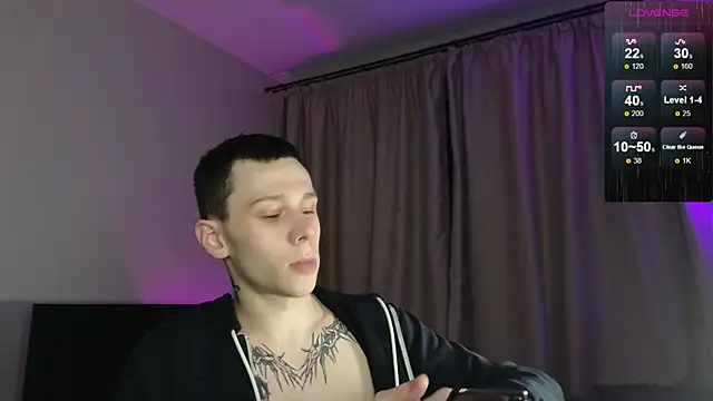 Snapshot of R1mmo__ chatting on October 12, 2025, 7:37 pm R1mmo online show from October 12, 2025, 7:37 pm