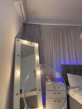 Snapshot of Milkissss chatting on November 25, 2025, 9:59 pm Milkissss online show from November 25, 2025, 9:59 pm