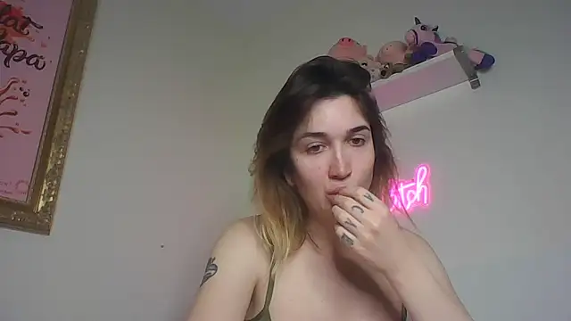 Icy  Diamond online show from September 24, 2025, 8:04 pm