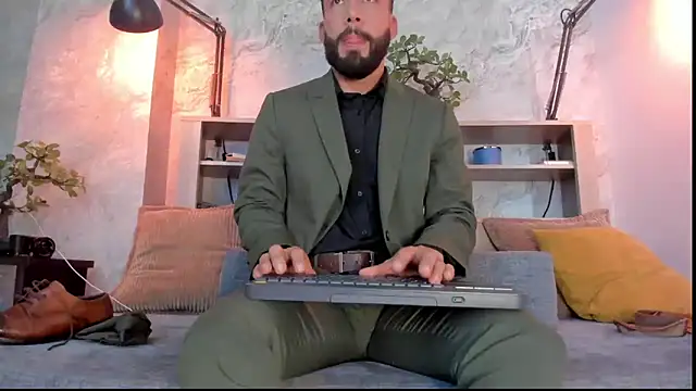 Snapshot of bruno_woods chatting on December 15, 2025, 4:24 pm bruno woods online show from December 15, 2025, 4:24 pm