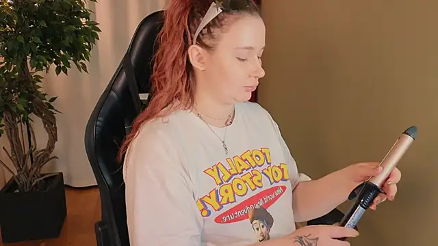 Snapshot of carolina_elf chatting on November 16, 2025, 1:16 pm carolina elf online show from November 16, 2025, 1:16 pm