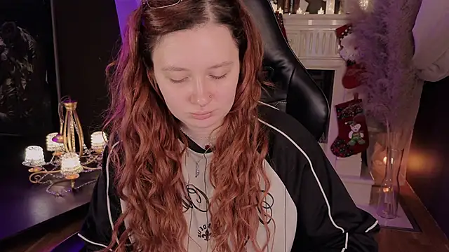 Snapshot of carolina_elf chatting on December 3, 2025, 9:42 am carolina elf online show from December 3, 2025, 9:42 am