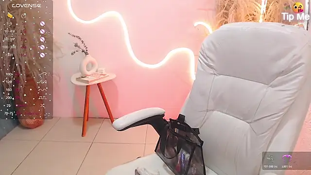 ViolettaHotLatin  online show from February 10, 2026, 12:37 pm