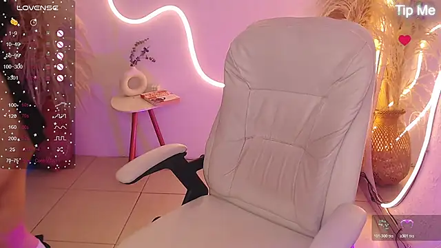 ViolettaHotLatin  online show from March 14, 2026, 12:11 pm