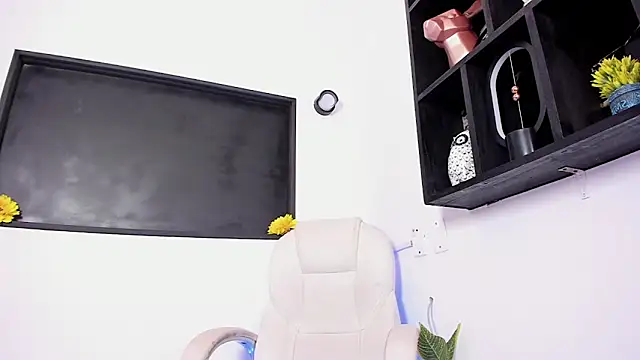 xenia golden online show from March 6, 2026, 8:26 pm