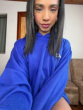 Snapshot of xenia_golden chatting on June 5, 2026, 4:35 pm xenia golden online show from June 5, 2026, 4:35 pm