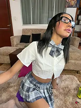 Snapshot of xenia_golden chatting on July 27, 2026, 2:13 pm xenia golden online show from July 27, 2026, 2:13 pm