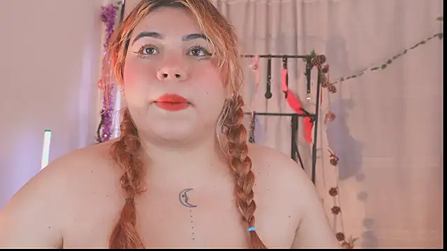 Samanta cutee online show from December 18, 2025, 9:18 pm