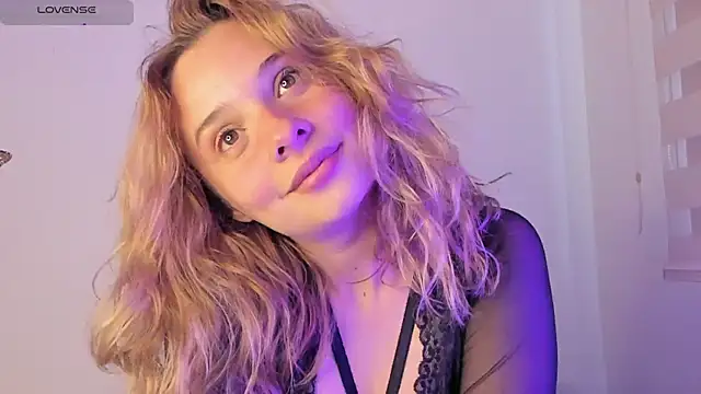 Sophy Bunny online show from December 20, 2024, 8:12 pm