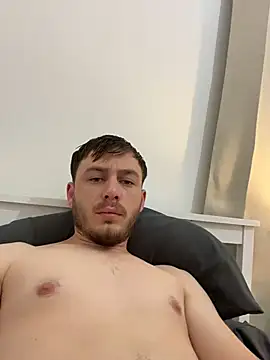 Julian128 online show from November 4, 2025, 10:35 pm