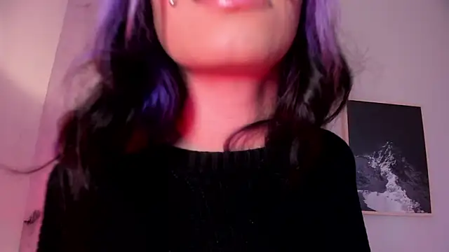 Snapshot of Violetta_Nur chatting on May 19, 2026, 9:11 pm Violetta Nur online show from May 19, 2026, 9:11 pm