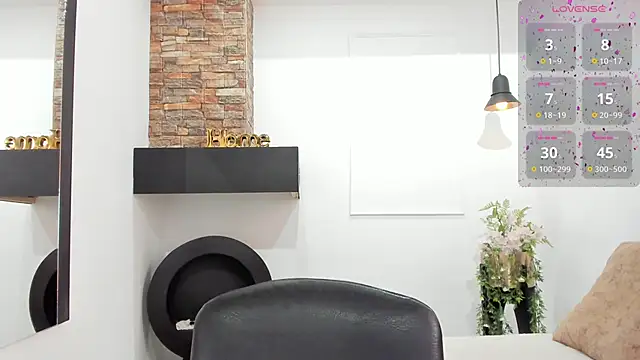  LaraMom  online show from November 5, 2025, 5:49 pm