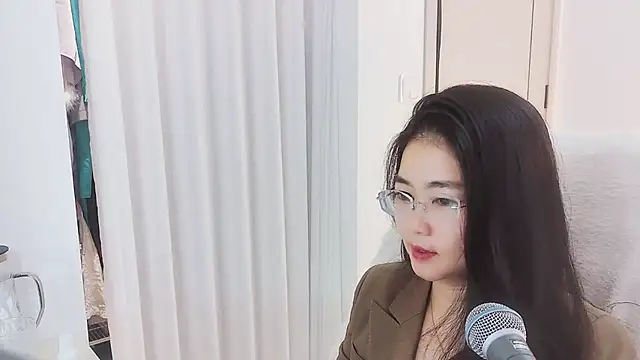 Snapshot of Floor_oo chatting on December 2, 2025, 12:29 pm Floor oo online show from December 2, 2025, 12:29 pm