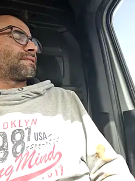 robertilevis online show from March 4, 2026, 11:29 am