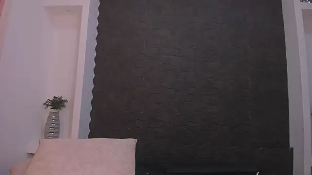 jenaa  online show from February 19, 2026, 12:35 pm