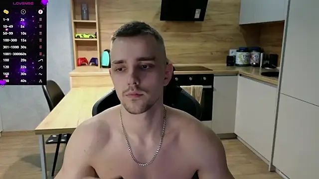 Snapshot of Larstar01 chatting on February 19, 2025, 11:14 pm Larstar01 online show from February 19, 2025, 11:14 pm