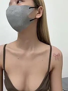 Lucy-Gold online show from March 3, 2026, 10:55 am