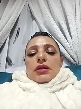 Emily0215 online show from February 5, 2026, 11:44 pm