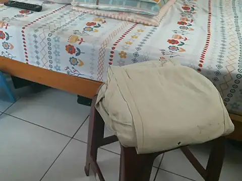 triangle0623 online show from November 7, 2025, 7:13 am