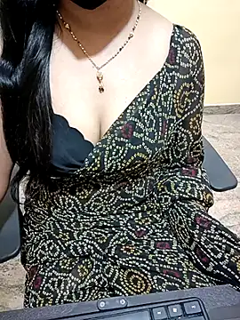 Snapshot of Nithya_05 chatting on November 10, 2025, 5:29 pm Nithya 05 online show from November 10, 2025, 5:29 pm