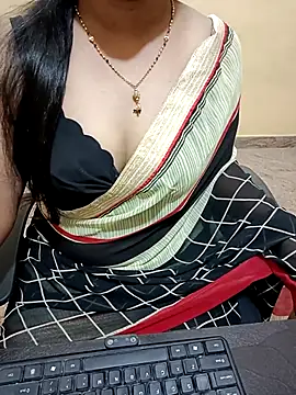 Snapshot of Nithya_05 chatting on November 14, 2025, 5:22 am Nithya 05 online show from November 14, 2025, 5:22 am