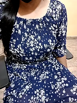 Snapshot of Nithya_05 chatting on November 3, 2025, 8:07 am Nithya 05 online show from November 3, 2025, 8:07 am